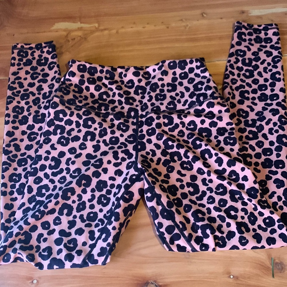 Sunzel size medium yoga leggings.